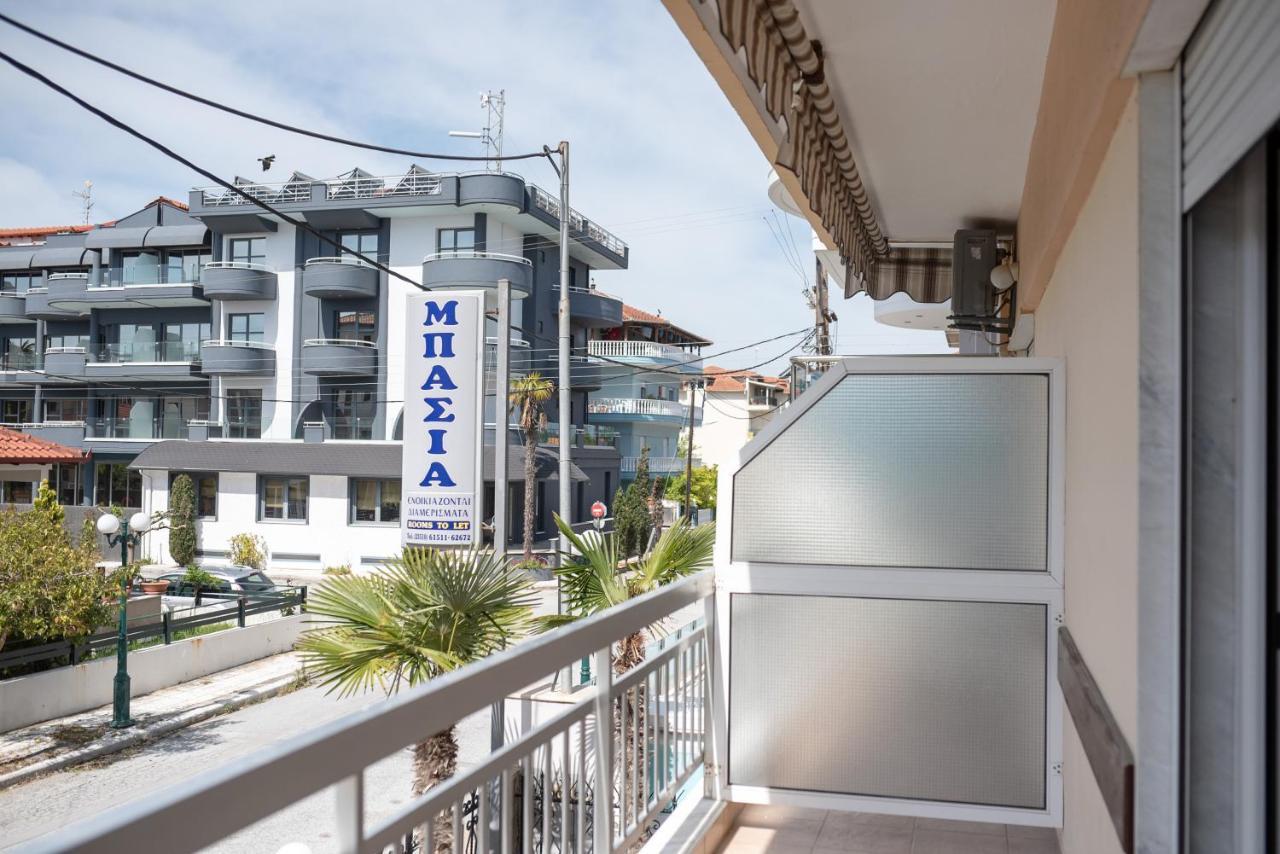 Μpasias Apartments Paralía Dış mekan fotoğraf